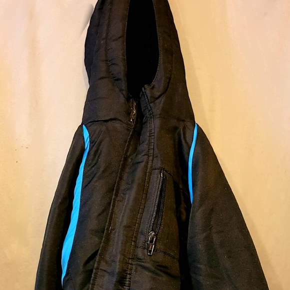 Winter Gear Bundle Option! 2 Coats & a pair of Overhaul Snow pants. - Picture 7 of 8